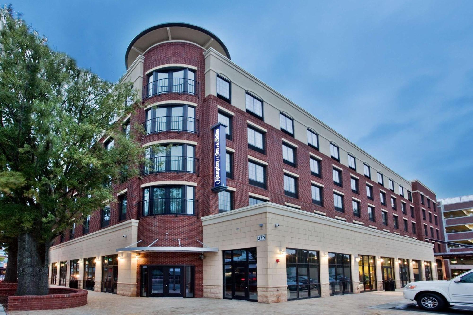 Hampton Inn & Suites Chapel Hill/Carrboro Exterior photo