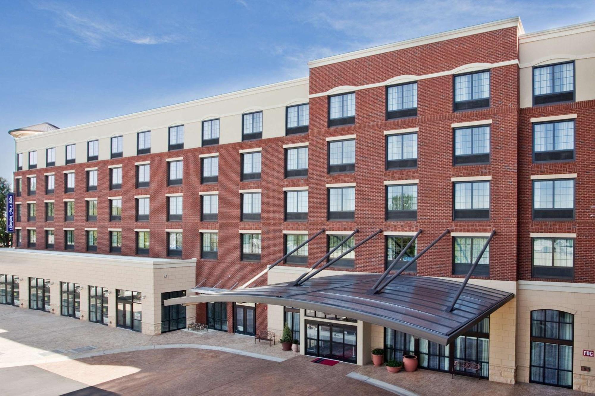 Hampton Inn & Suites Chapel Hill/Carrboro Exterior photo