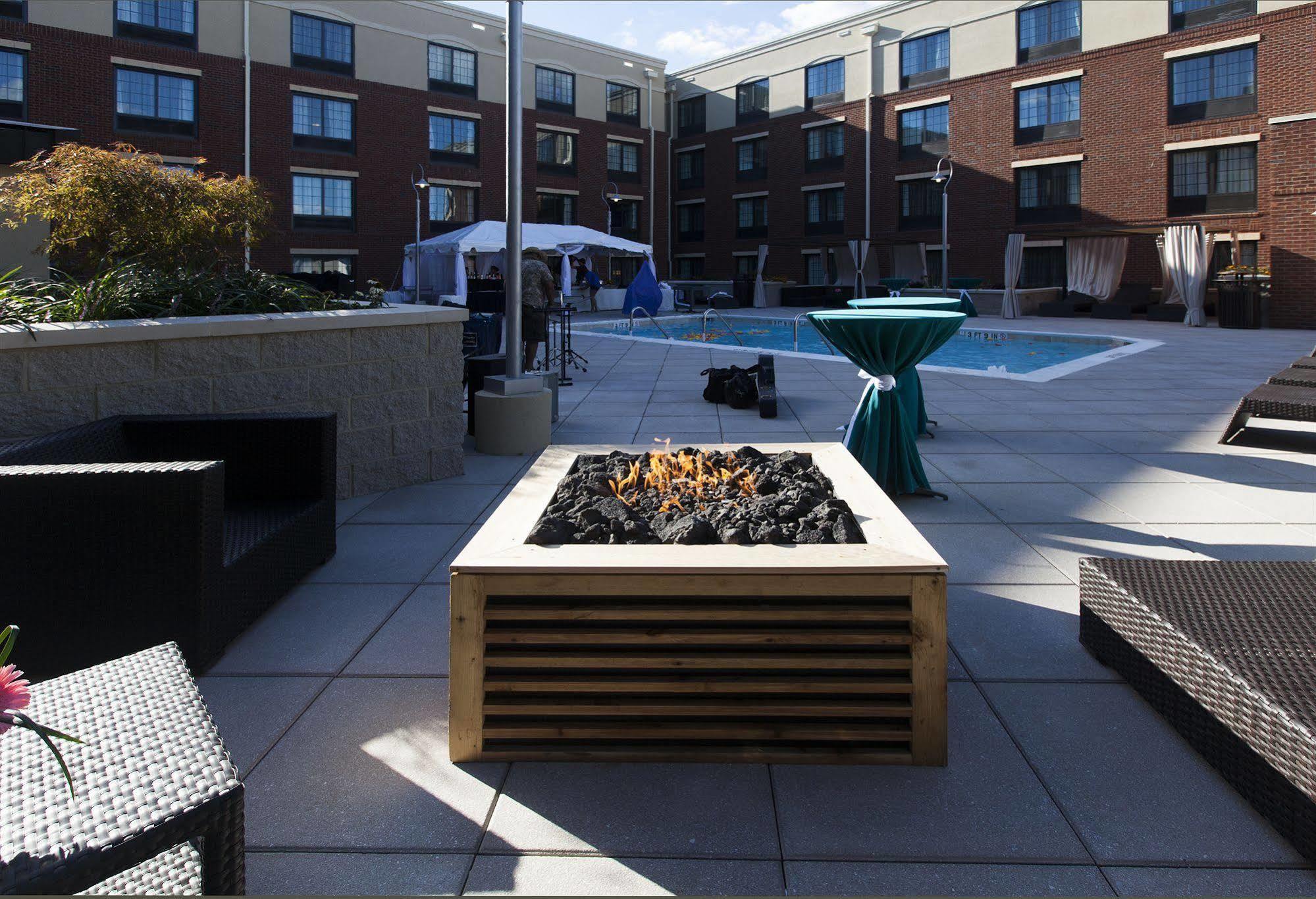 Hampton Inn & Suites Chapel Hill/Carrboro Exterior photo